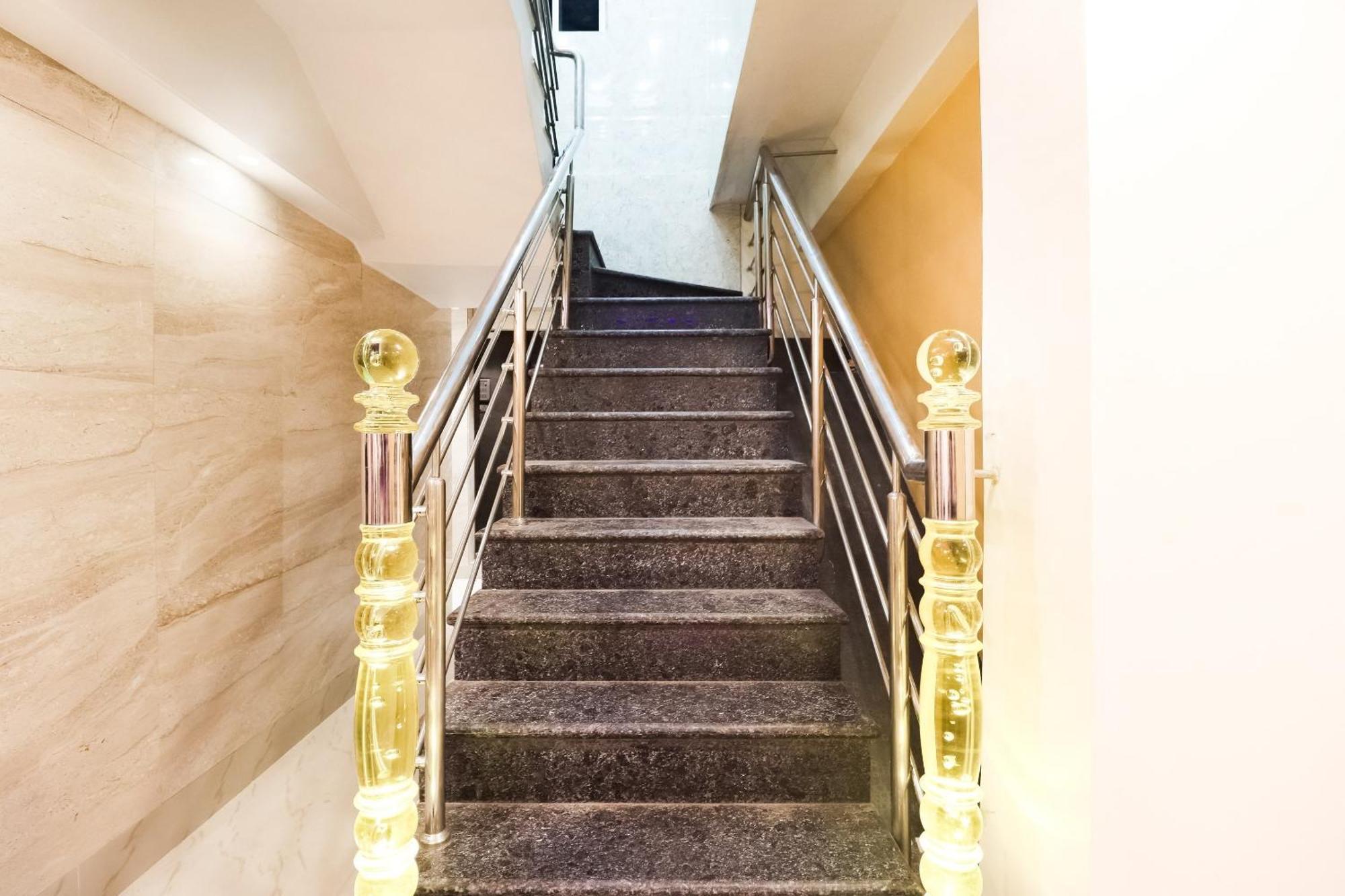 Hotel O Kuber Residency Near Birla Mandir Калькутта Экстерьер фото